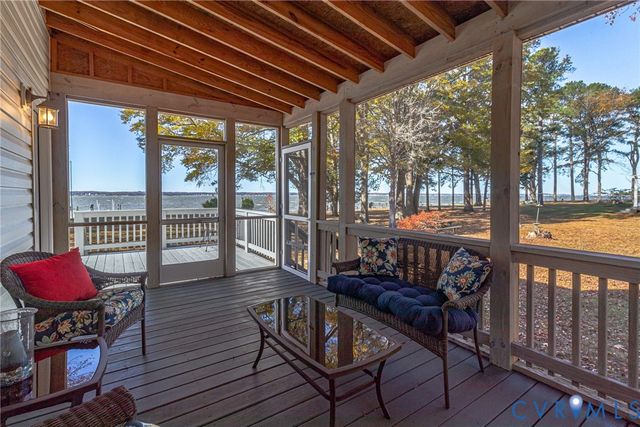 167 Headley Ln, Warsaw, VA 22572