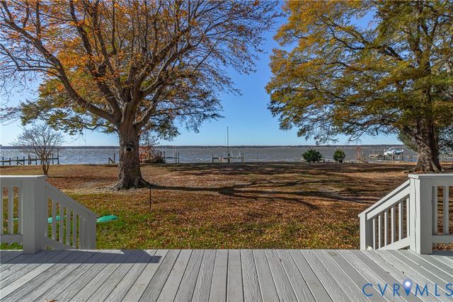 167 Headley Ln, Warsaw, VA 22572