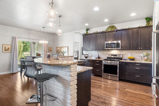 10216 W 16th Place, Kennewick, WA 99338