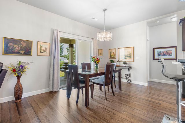 10216 W 16th Place, Kennewick, WA 99338