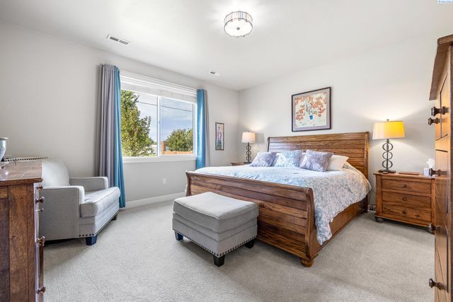 10216 W 16th Place, Kennewick, WA 99338