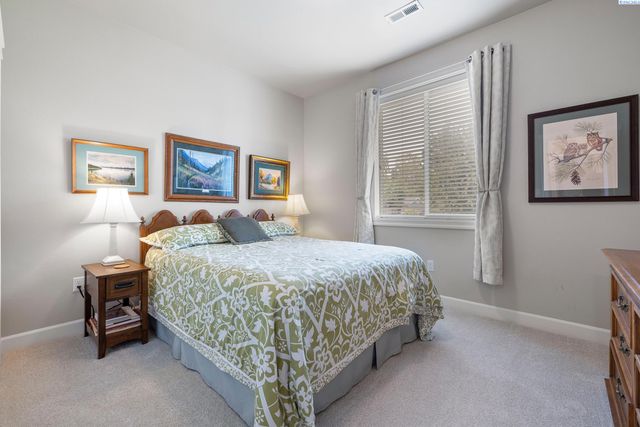 10216 W 16th Place, Kennewick, WA 99338
