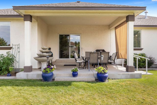 10216 W 16th Place, Kennewick, WA 99338