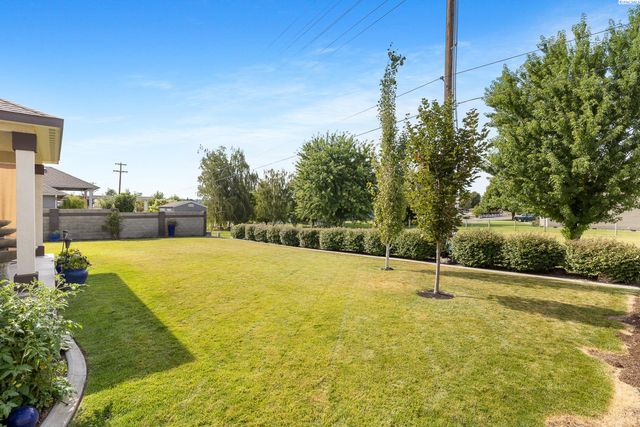 10216 W 16th Place, Kennewick, WA 99338