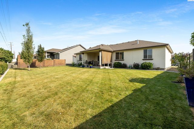 10216 W 16th Place, Kennewick, WA 99338