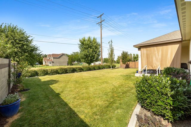 10216 W 16th Place, Kennewick, WA 99338