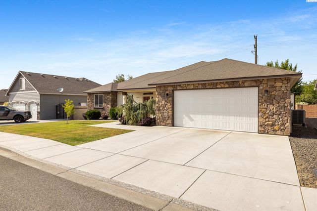 10216 W 16th Place, Kennewick, WA 99338