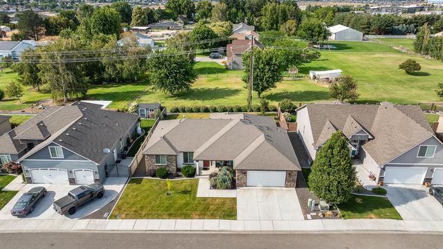 10216 W 16th Place, Kennewick, WA 99338