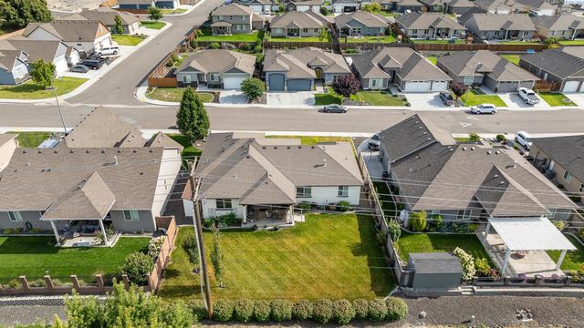 10216 W 16th Place, Kennewick, WA 99338