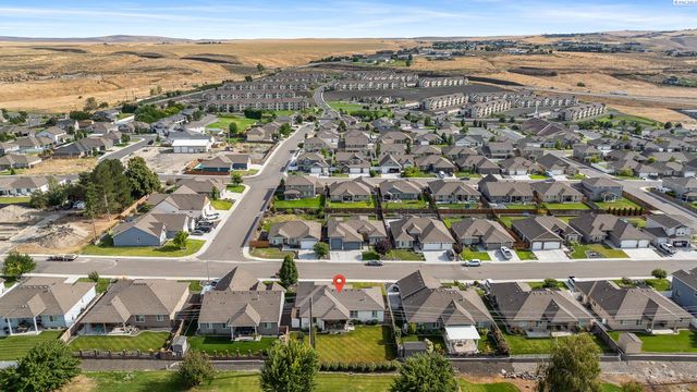 10216 W 16th Place, Kennewick, WA 99338