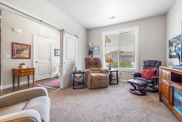 10216 W 16th Place, Kennewick, WA 99338