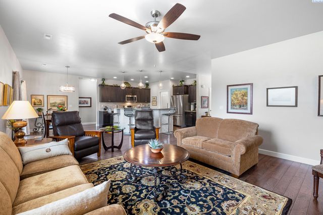 10216 W 16th Place, Kennewick, WA 99338