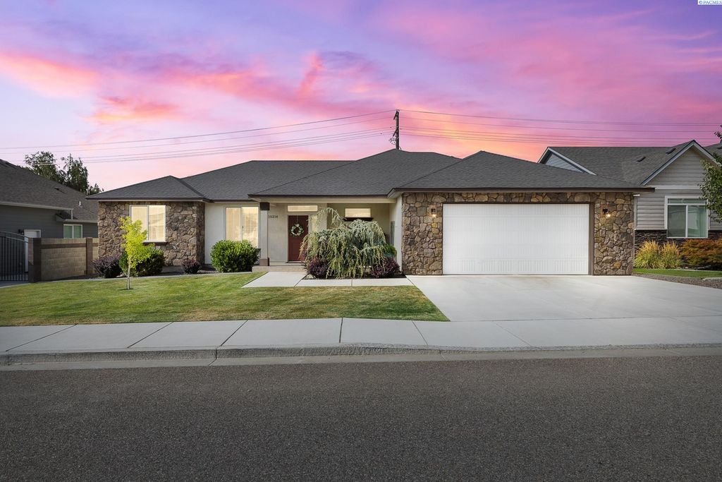 10216 W 16th Place, Kennewick, WA 99338