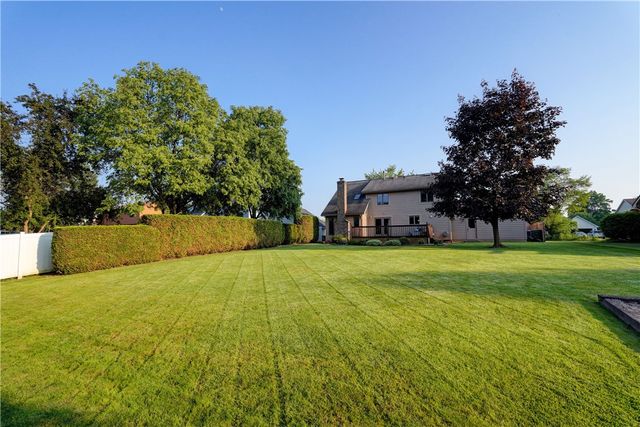 144 Wood Run, Greece, NY 14612