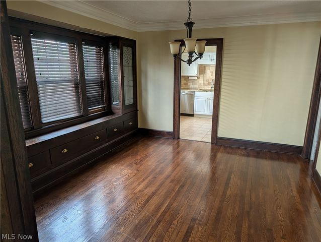 2029 Elbur Avenue Up, Lakewood, OH 44107