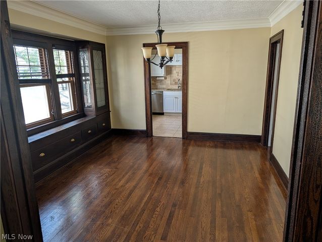 2029 Elbur Avenue Up, Lakewood, OH 44107