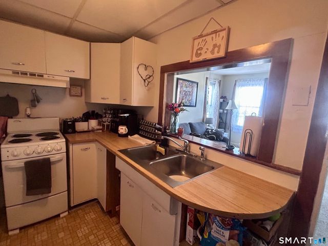 203 School Street, Putnam, CT 06260