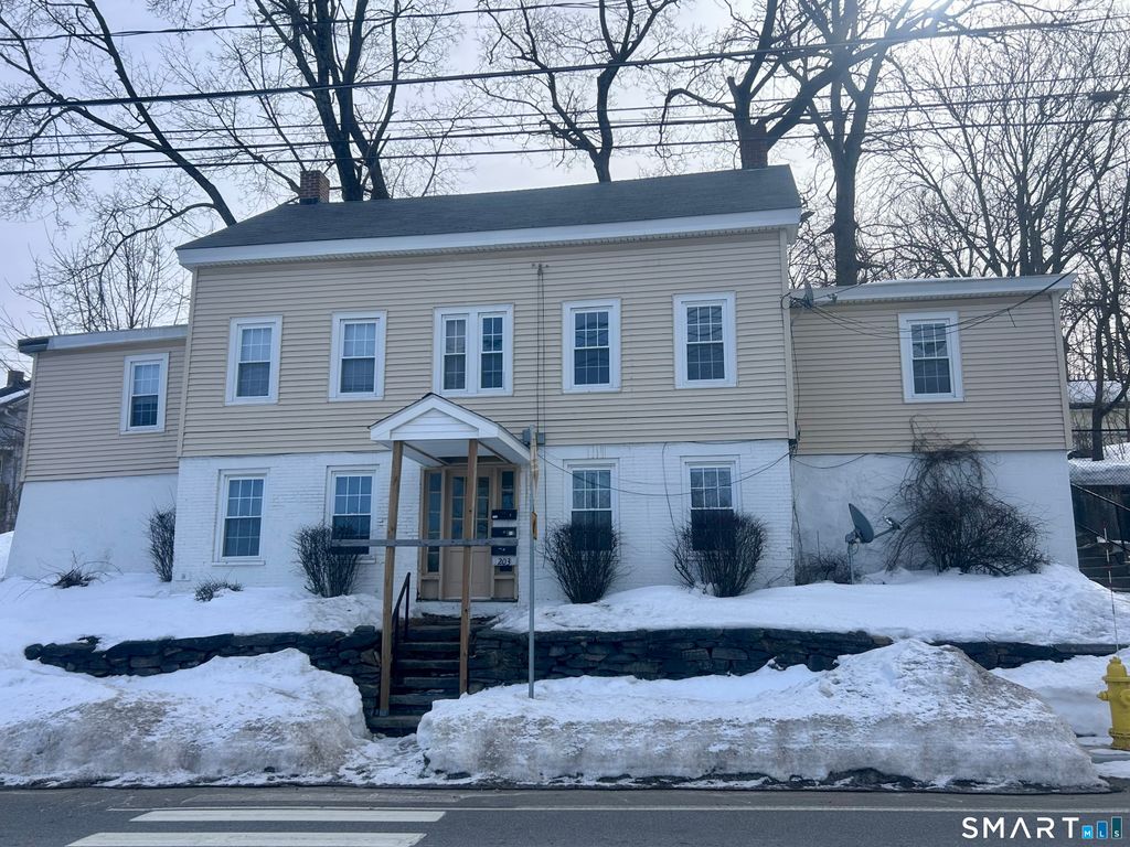 203 School Street, Putnam, CT 06260