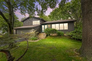 770 Yosemite Trail, Roselle, IL 60172