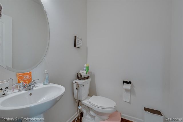 8580 Pioneer Street, Washington, MI 48094