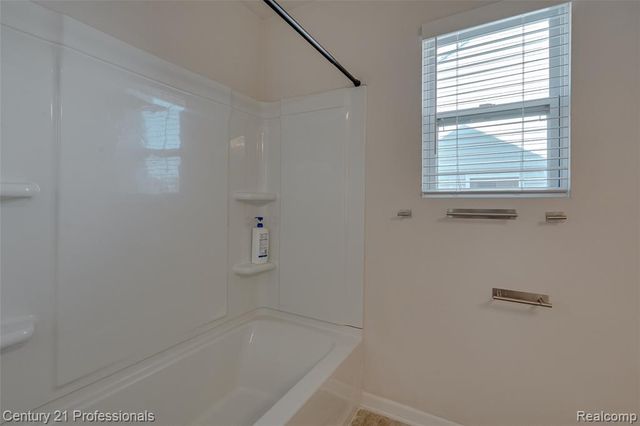 8580 Pioneer Street, Washington, MI 48094