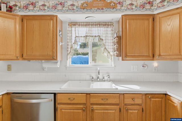 609 Pine St, Dallas, OR 97338