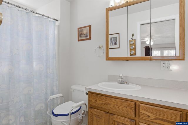 609 Pine St, Dallas, OR 97338