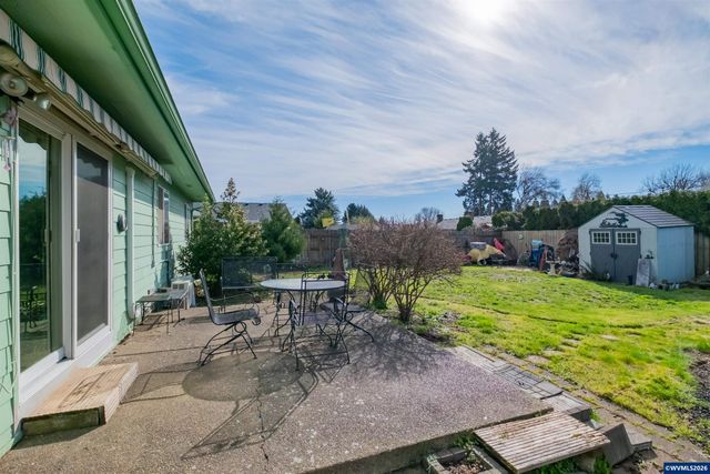 609 Pine St, Dallas, OR 97338