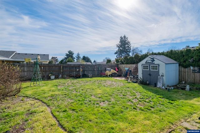 609 Pine St, Dallas, OR 97338