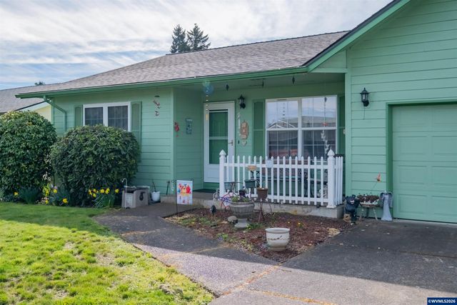 609 Pine St, Dallas, OR 97338