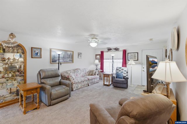 609 Pine St, Dallas, OR 97338