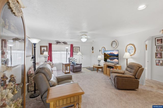 609 Pine St, Dallas, OR 97338