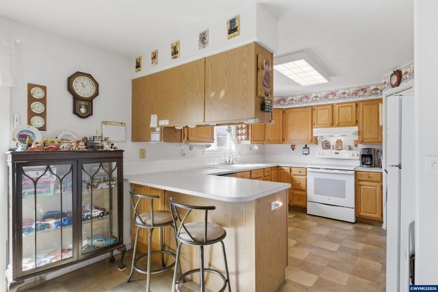 609 Pine St, Dallas, OR 97338