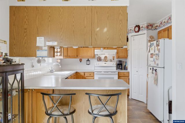 609 Pine St, Dallas, OR 97338