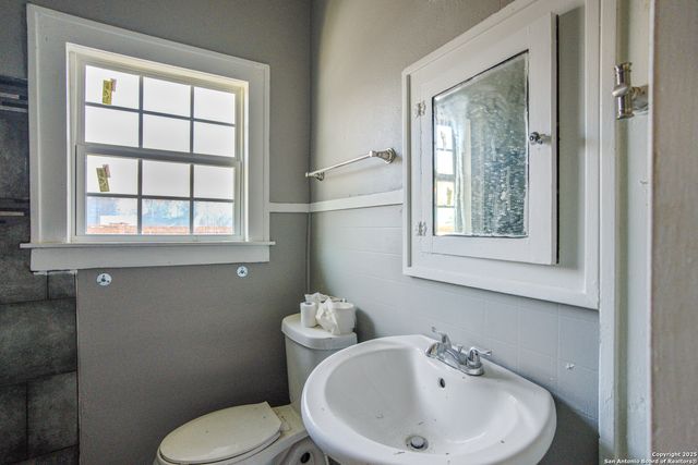 923 SACRAMENTO, San Antonio, TX 78201