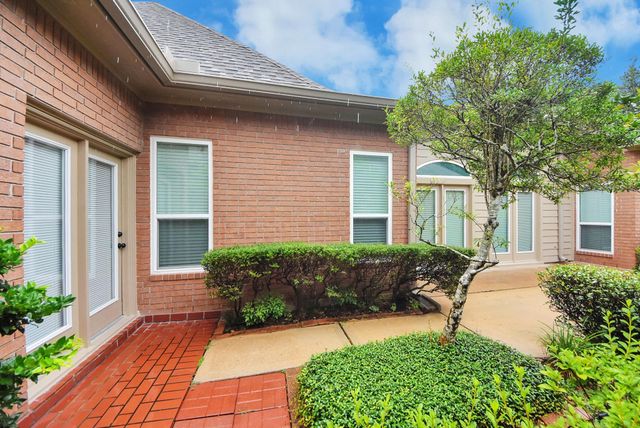 15838 Hillside Falls Trail, Houston, TX 77062