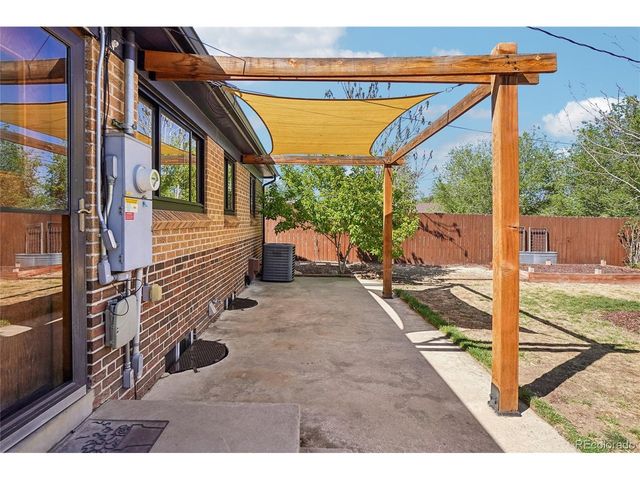 2848 Pontiac St, Denver, CO 80207