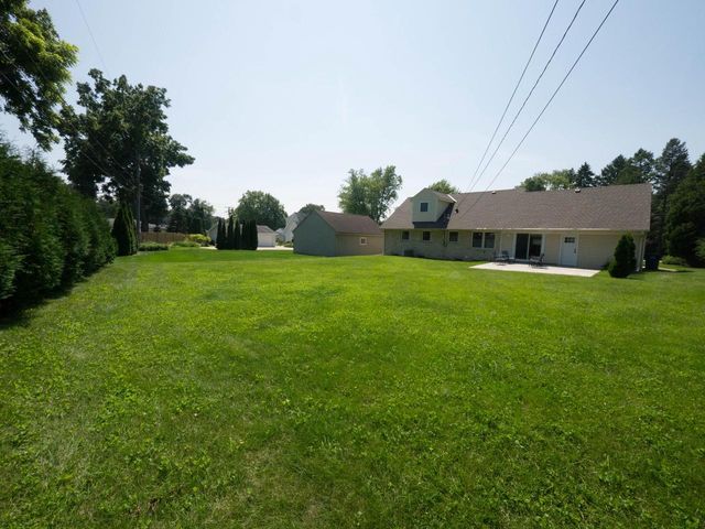 948 N Green Bay ROAD, Grafton, WI 53024