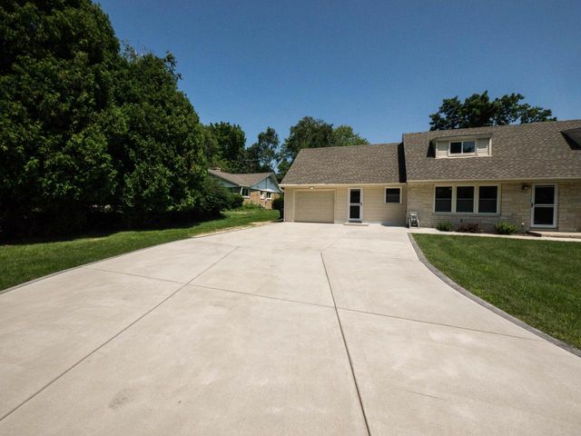 948 N Green Bay ROAD, Grafton, WI 53024
