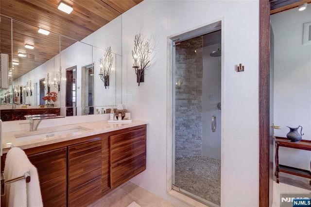 28 Rockleigh Road, Rockleigh, NJ 07647