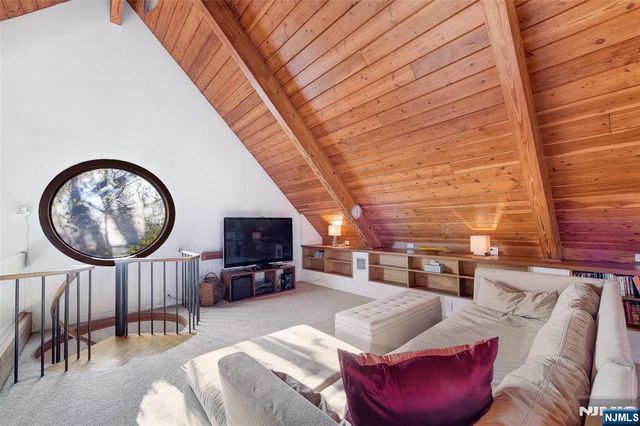 28 Rockleigh Road, Rockleigh, NJ 07647