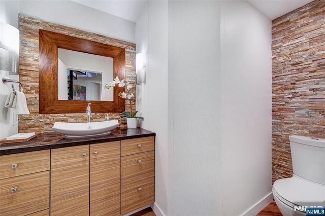 28 Rockleigh Road, Rockleigh, NJ 07647