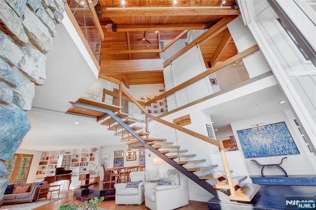 28 Rockleigh Road, Rockleigh, NJ 07647