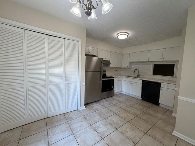 883 Yorkshire Lane, Lawrenceville, GA 30044