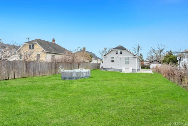 33 Center Avenue, Bay Shore, NY 11706