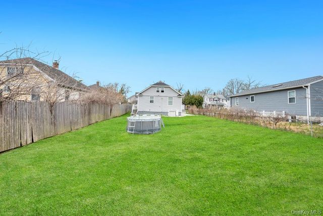 33 Center Avenue, Bay Shore, NY 11706