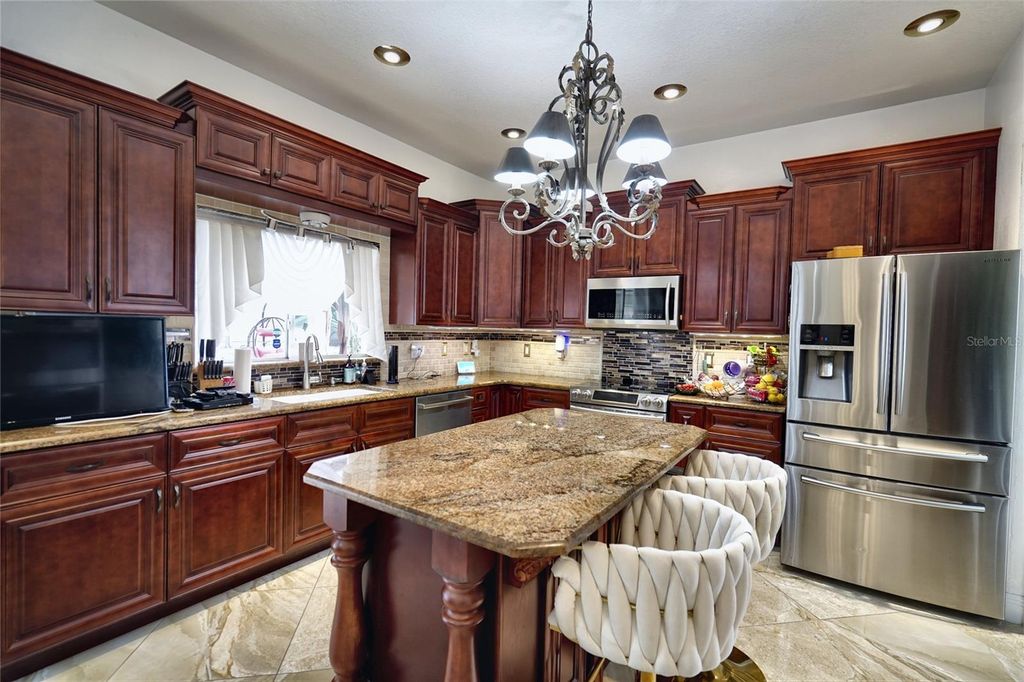 Image 11 of property listing at 7730 BARDMOOR HILL CIR, Orlando, FL 32835