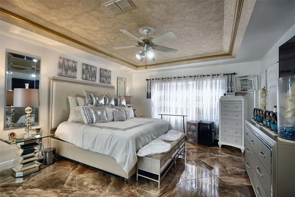 Image 16 of property listing at 7730 BARDMOOR HILL CIR, Orlando, FL 32835