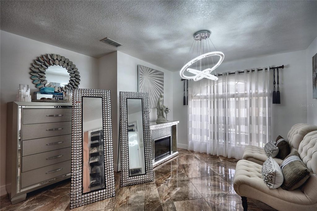 Image 17 of property listing at 7730 BARDMOOR HILL CIR, Orlando, FL 32835