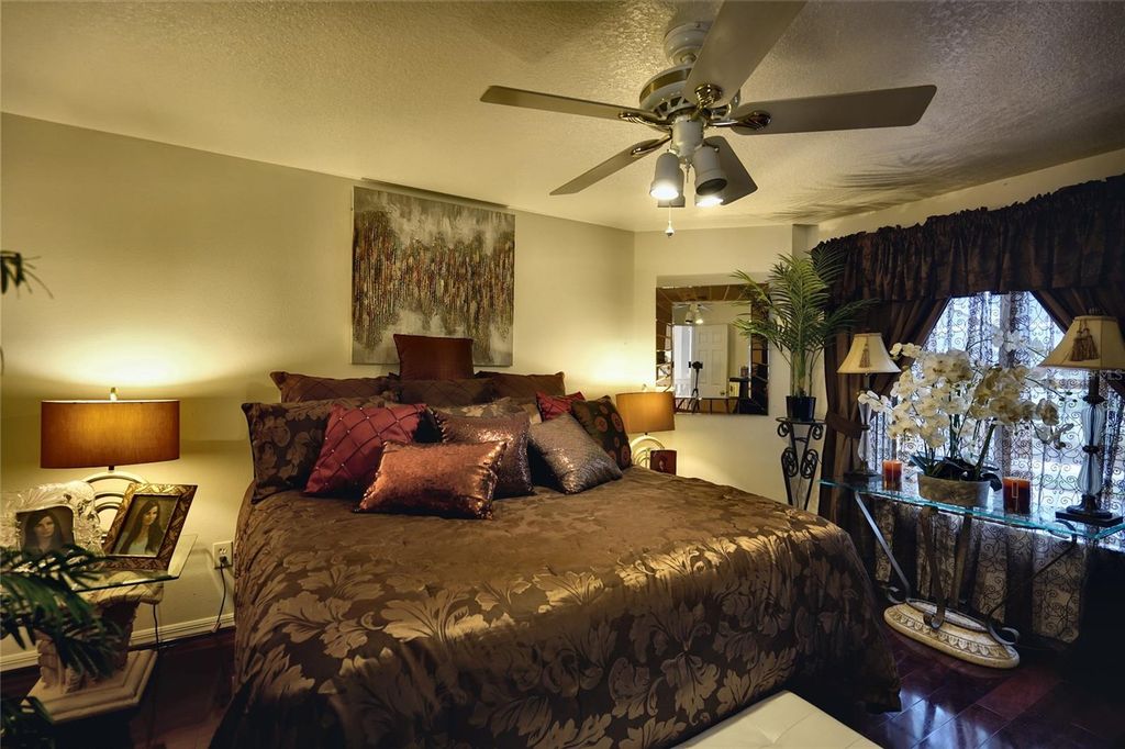 Image 20 of property listing at 7730 BARDMOOR HILL CIR, Orlando, FL 32835